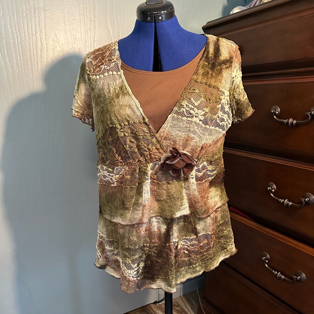 Dress Barn short sleeve brown/green/cream lace top w/brown lining, L
